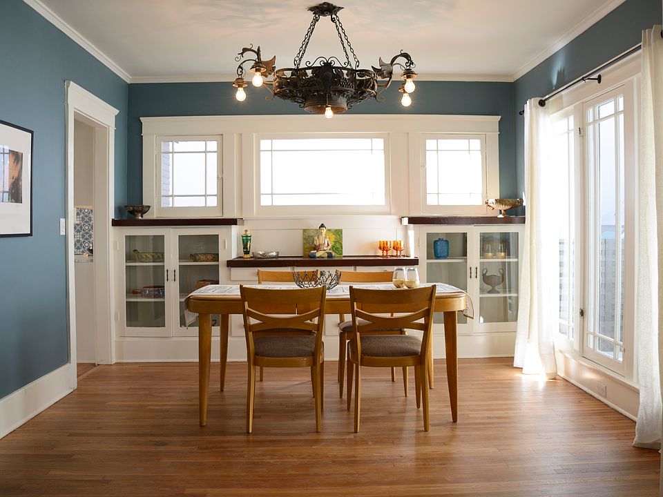 formal dining room off of the kitchen