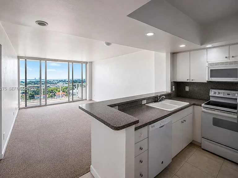 5600 Collins Ave #11L — Photo 3