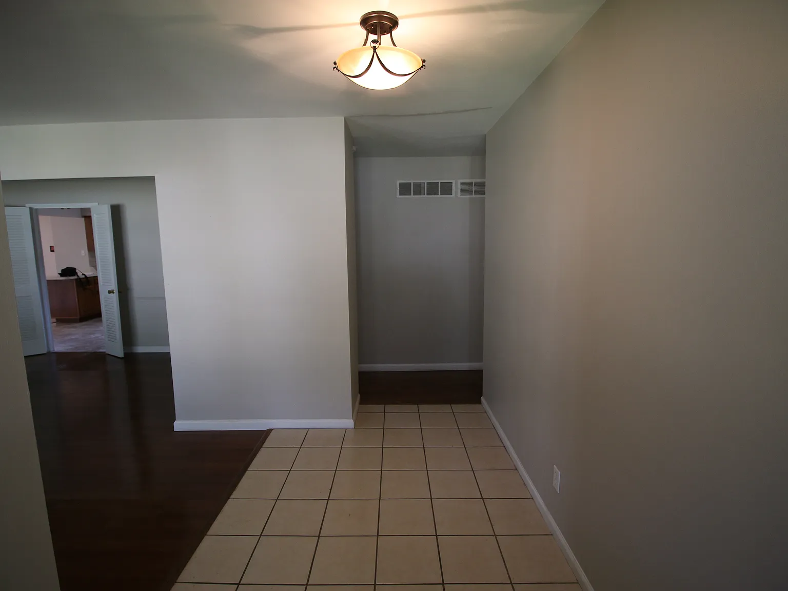 3 bed, 2011 sqft, $2,000 — Photo 3