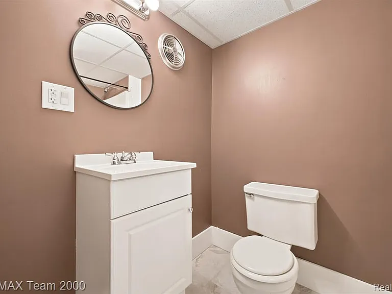 31906 Cambridge St — Photo 27