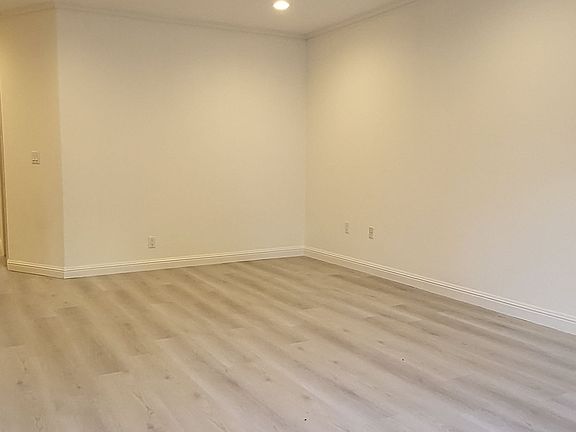 3rd image of 450A 11th Ave