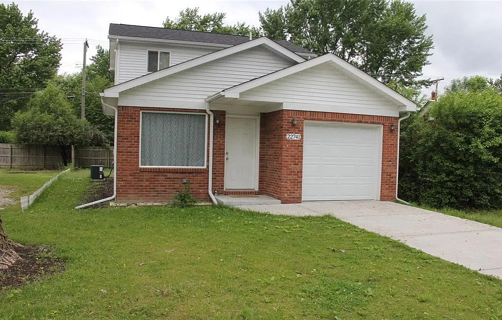 2 bed, 1.5 bath, 1240 sqft, $1,800 — Photo 2
