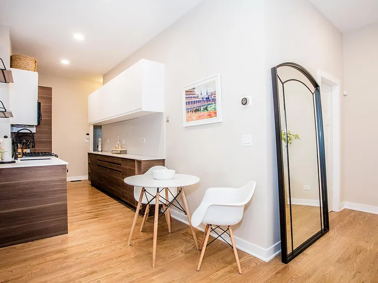 2115 W Dickens Ave #1F — Photo 6