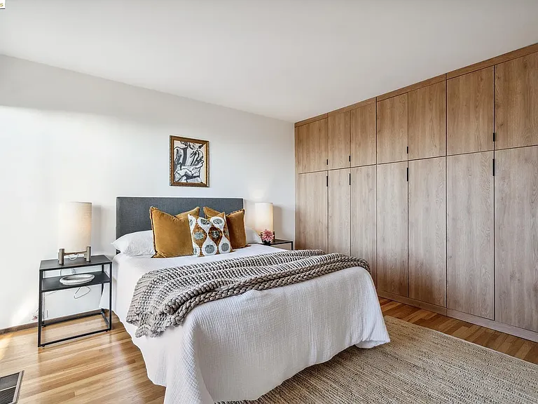540 Dwight Pl — Photo 18