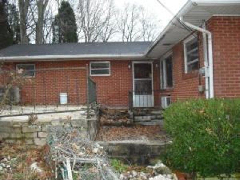 2nd image of 200 Stratford Rd