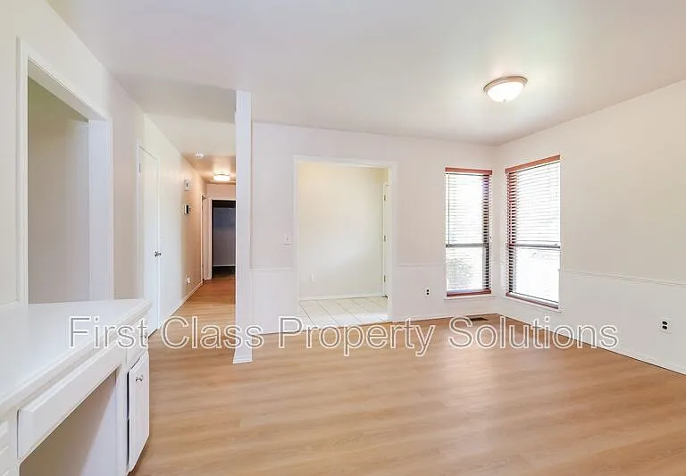 713 Sagebrush Pl — Photo 4