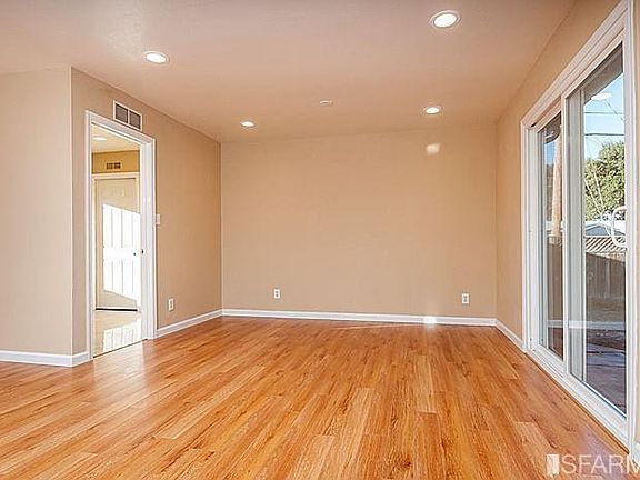 4th image of 2516 Hazelwood Way