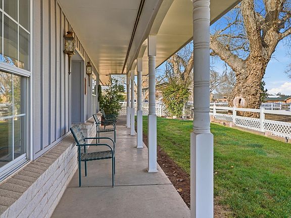 4th image of 522 Clark Cir SW