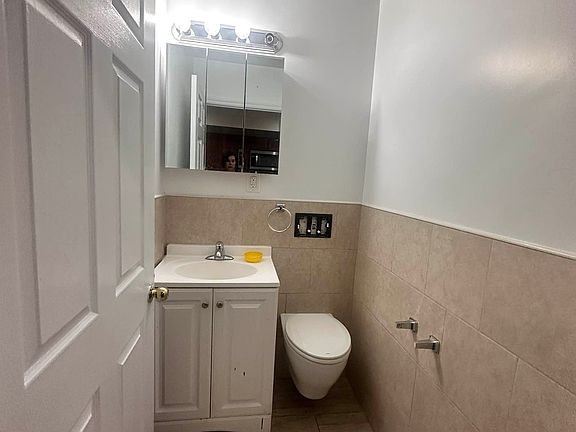 4th image of 565 W 175th St #2
