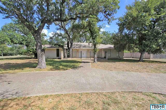 1st image of 725 Whispering Oaks Dr
