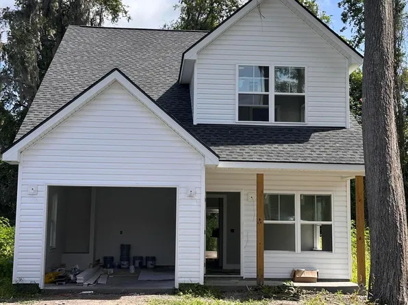 308 Garrison St, Darien, GA 31305