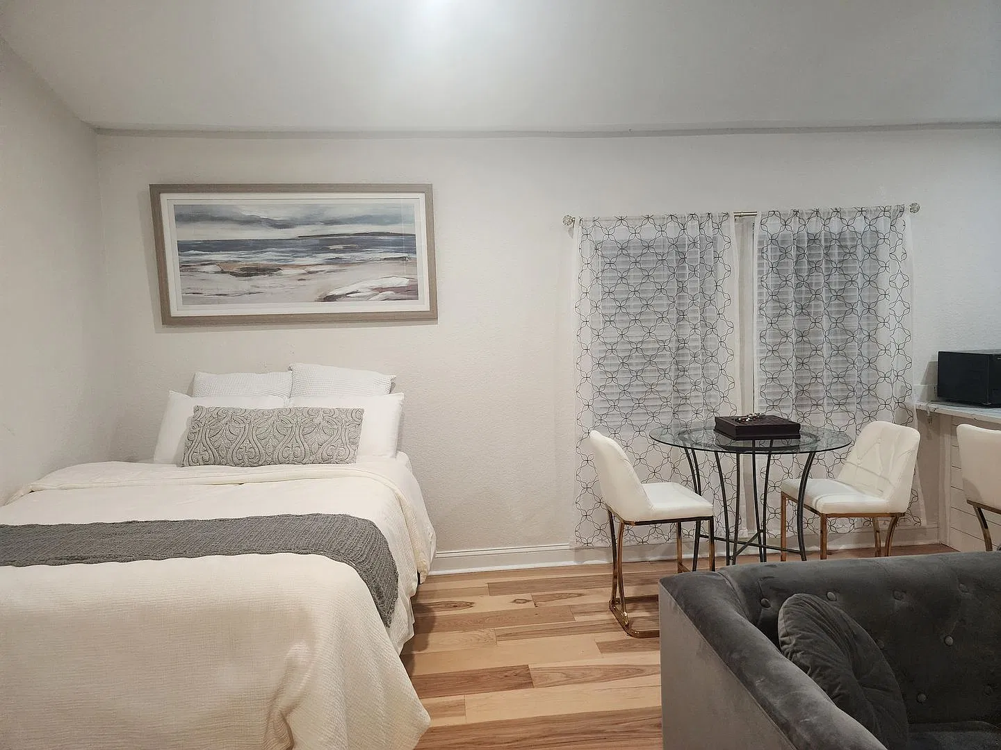Cozy Private Bedroom with Fireplace — Photo 3