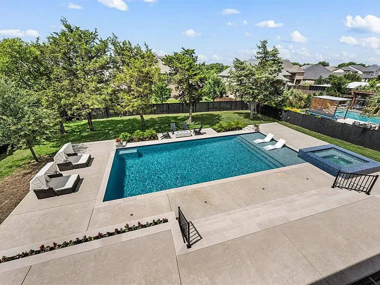 320 W Highland St — Photo 32