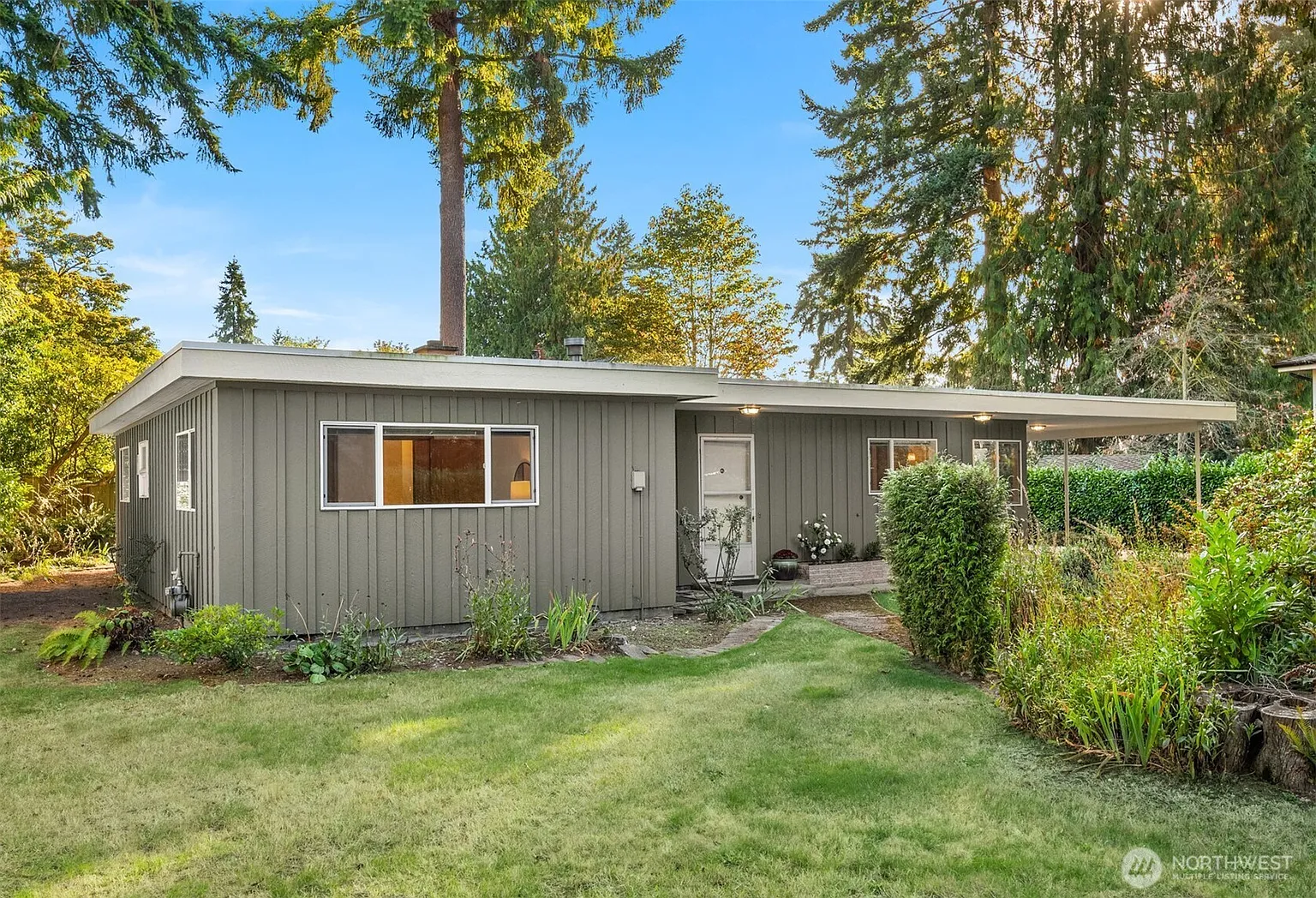 2965 74 Avenue SE photo 1