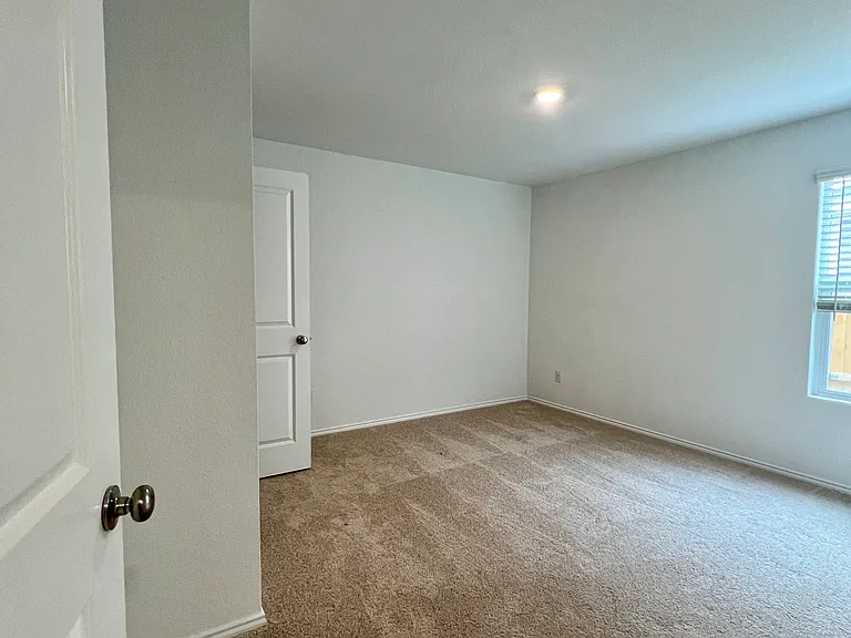 6453 Middlebury Dr — Photo 5