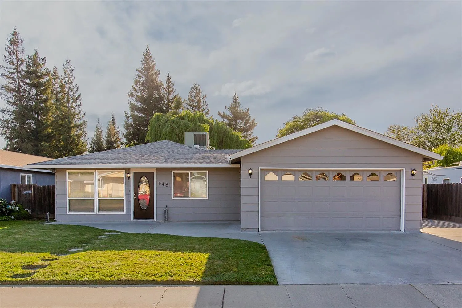 445 Tisdell Dr photo 1