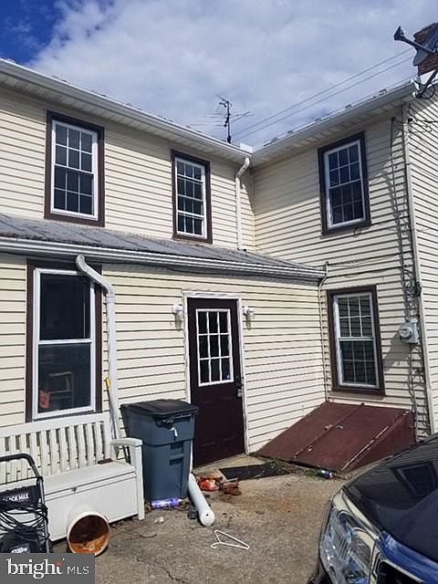 2nd image of 2166 Newville Rd