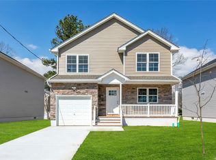 149 Merritt Ave, Wheatley Heights, NY 11798