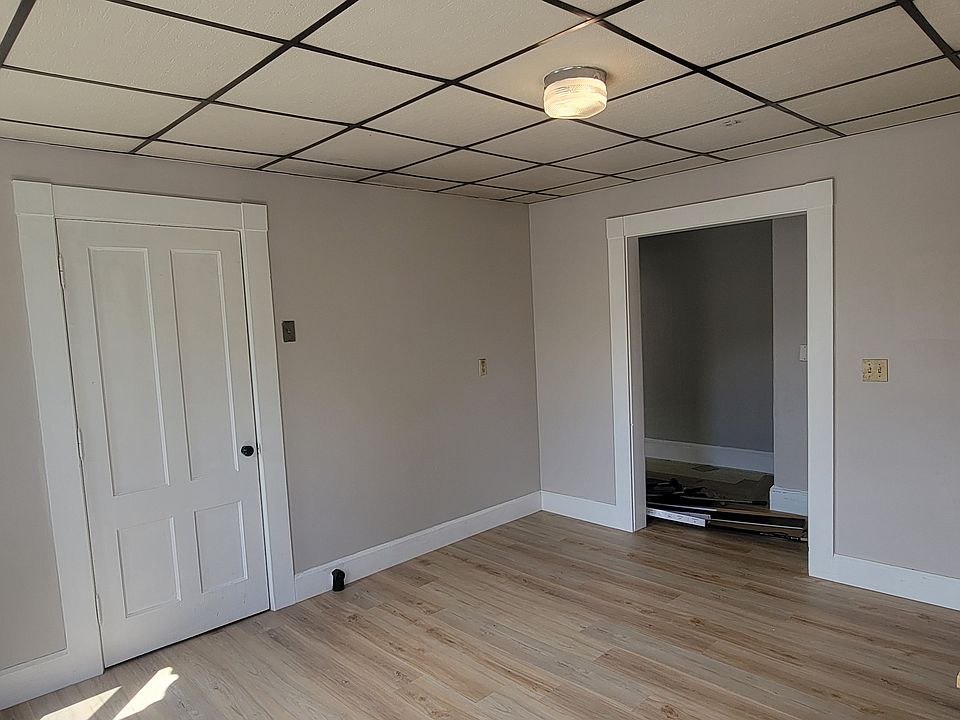 Kitchen (Oven and Refrigerator are on order)
