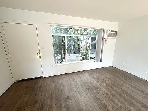 470 S Mariposa Ave #7 — Photo 3
