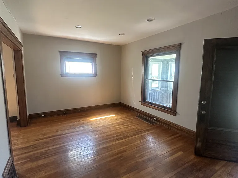 13610 Bartlett Ave — Photo 2