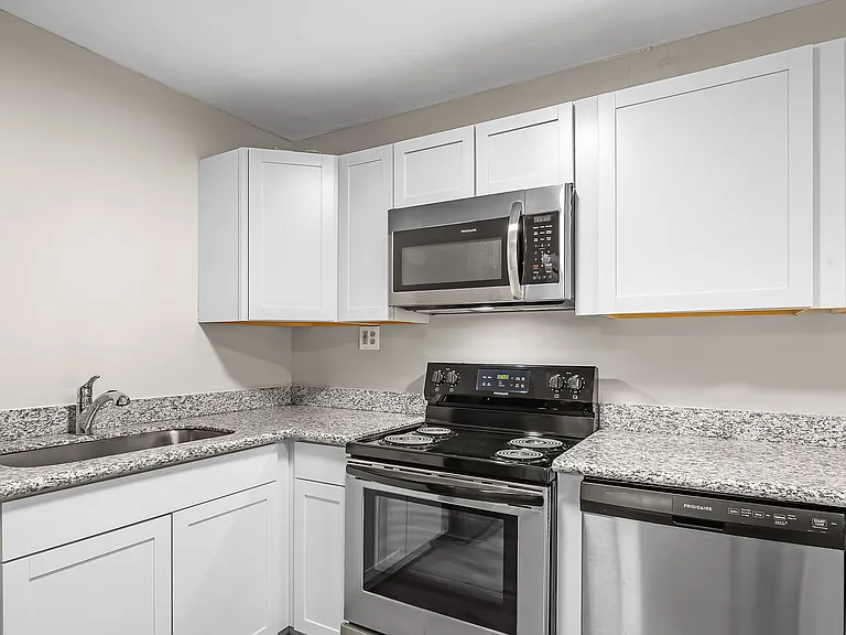 Destin Apartments — Photo 2