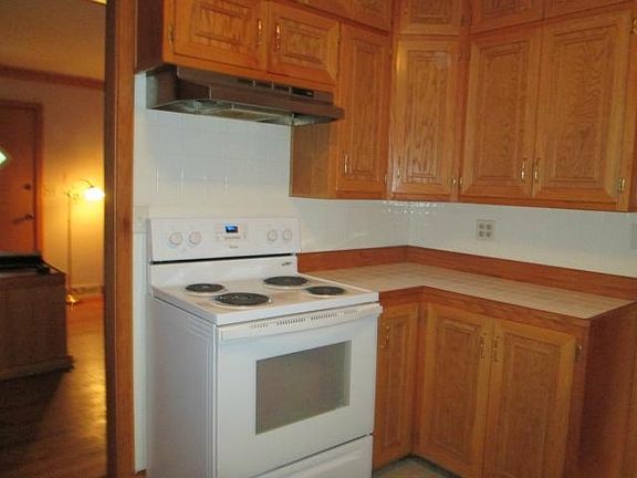 Newly updated Sold Oak cabinets in kitchen