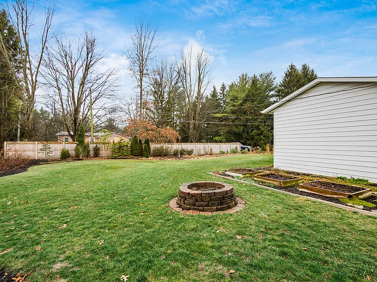 6875 Central College Rd — Photo 35