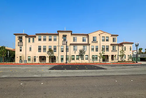 Vista Court - Townhouse Style Luxury Apartment Homes Photo 1