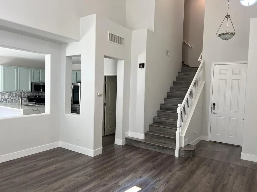Building Photo - 5017 Ivy Creek Ct