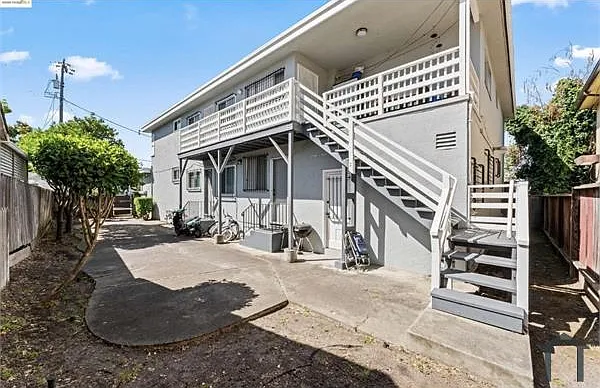 9888 Bancroft Ave #C — Photo 13