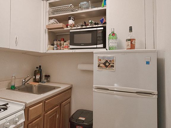 4th image of 306 E 18th St APT 3