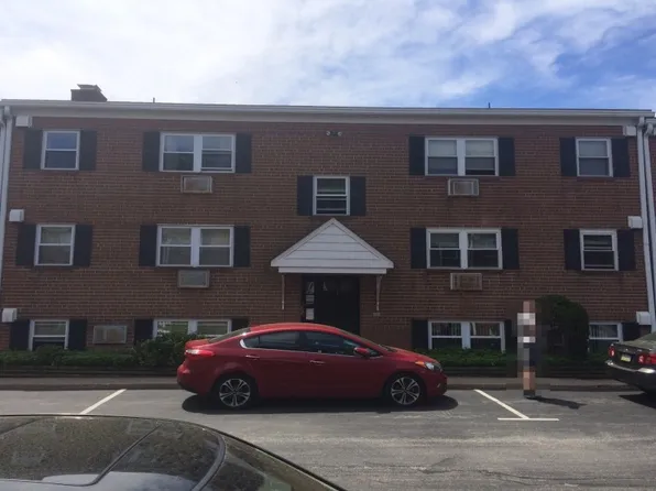 1 Radnor Dr APT E4, Newtown Square, PA 19073