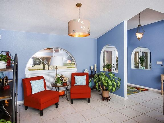 4th image of 2 Broadmoor Ln