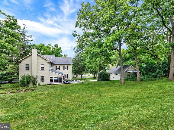 4th image of 513 Huntzinger Rd
