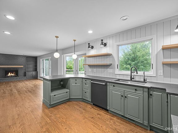 3rd image of 125 Thornhill Farm Ln