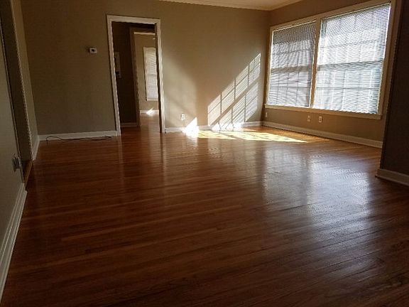 3rd image of 608 E Mesquite Ln