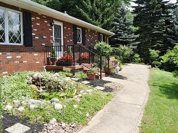 2nd image of 540 Rainbow Dr NW
