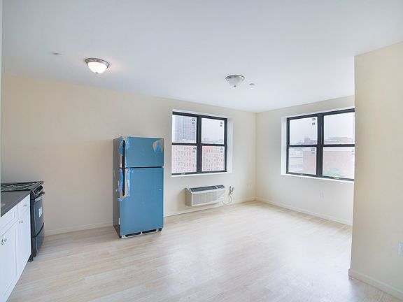 2nd image of 1674 Park Ave APT 2A