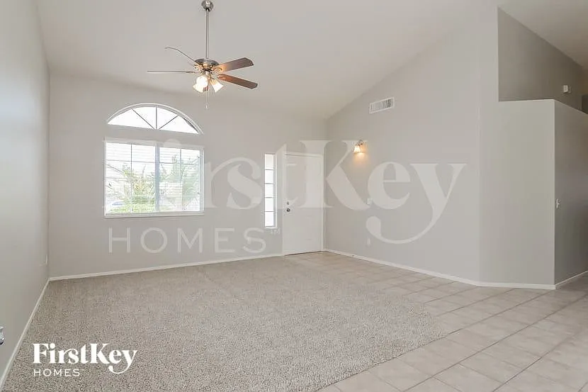4 bed, 2.0 bath, 1656 sqft, $2,570 — Photo 3