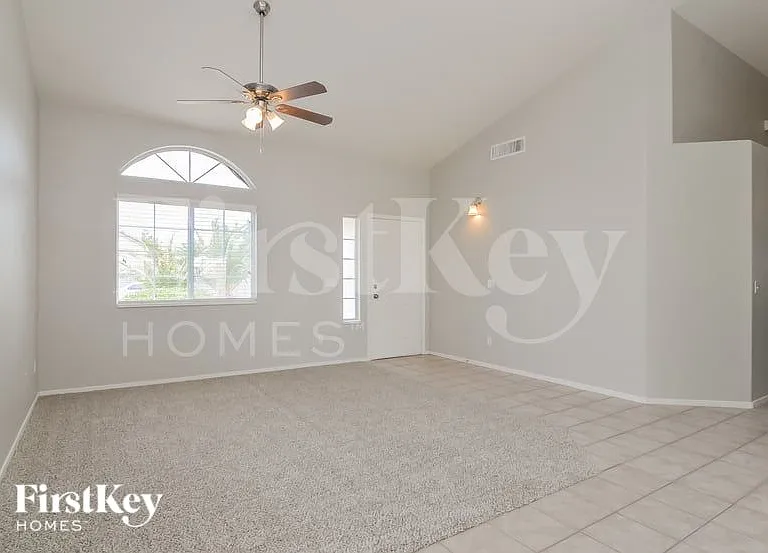 127 Tamarack Dr — Photo 3
