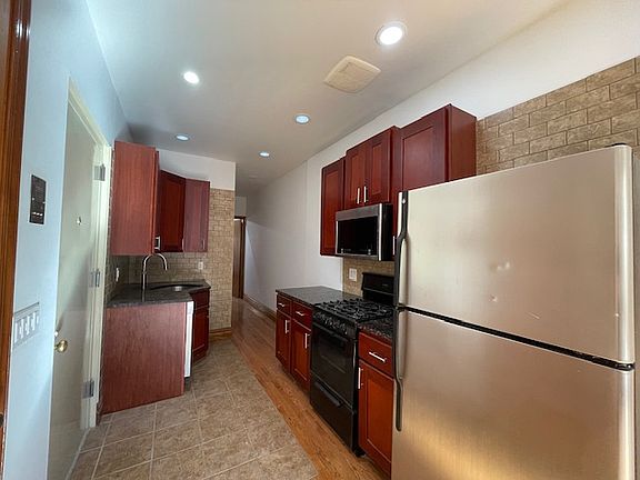 3rd image of 388 15th St #1F