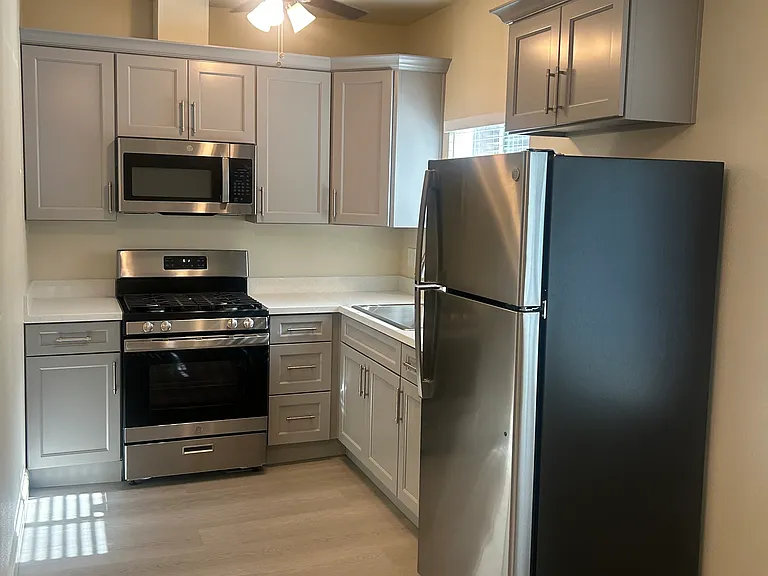 430 E Acacia St #1 — Photo 4