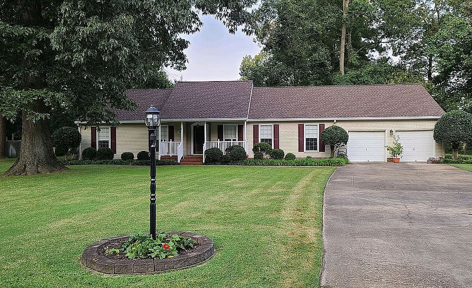 1st image of 10 Gordon Dr