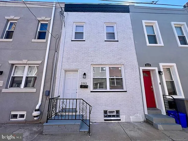 2312 Greenwich St — Photo 1