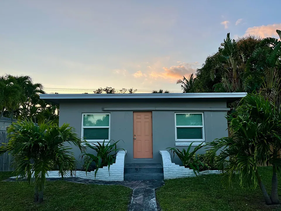 1107 NE 13th Ave #A