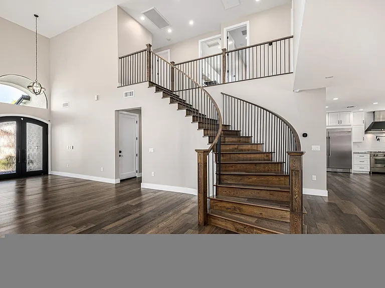 3821 E Devonshire Ave — Photo 77