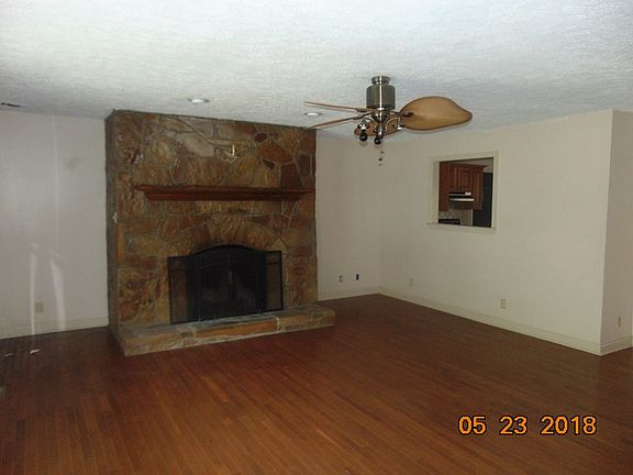 3rd image of 106 Frank St