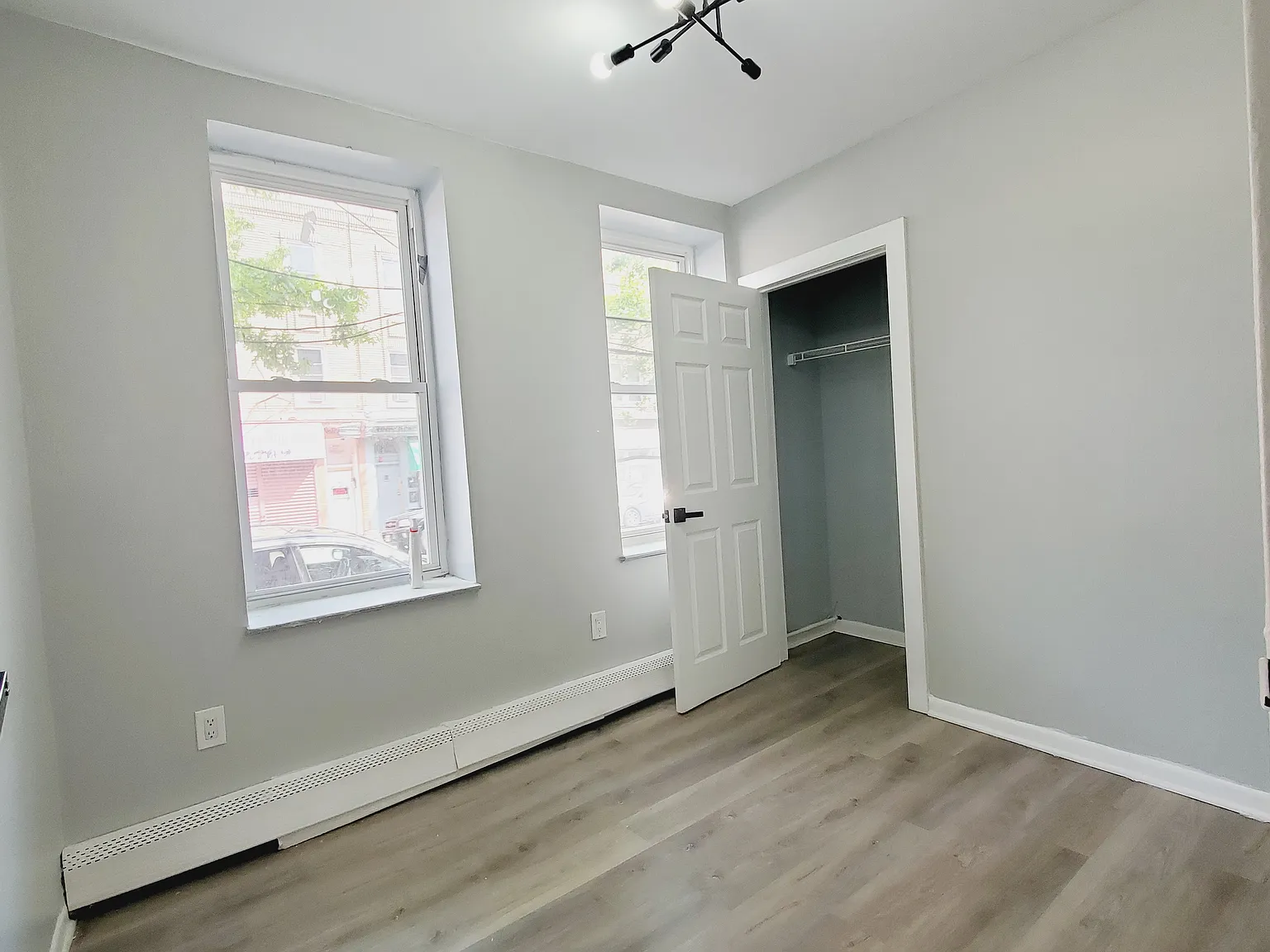 3 bed, 1.5 bath, 1000 sqft, $2,550 — Photo 2
