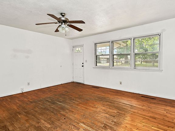 5th image of 1317 E Cambridge Street